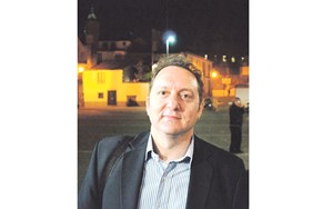 Έπαινος Μητσοτάκη στον Λαρισαίο εκπαιδευτικό Γιώργο Τράντα για το ΕΠΑΛ των φυλακών